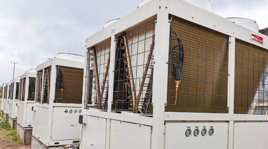 養(yǎng)鴨場老板：熱泵供暖溫度高，費用比燒煤還??！